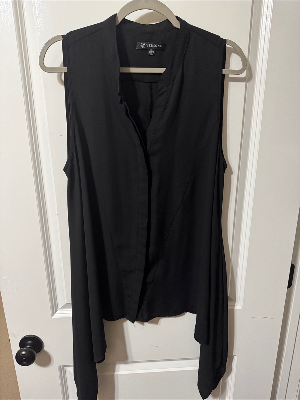 Versona Black Sleeveless Draped V-Neck Top